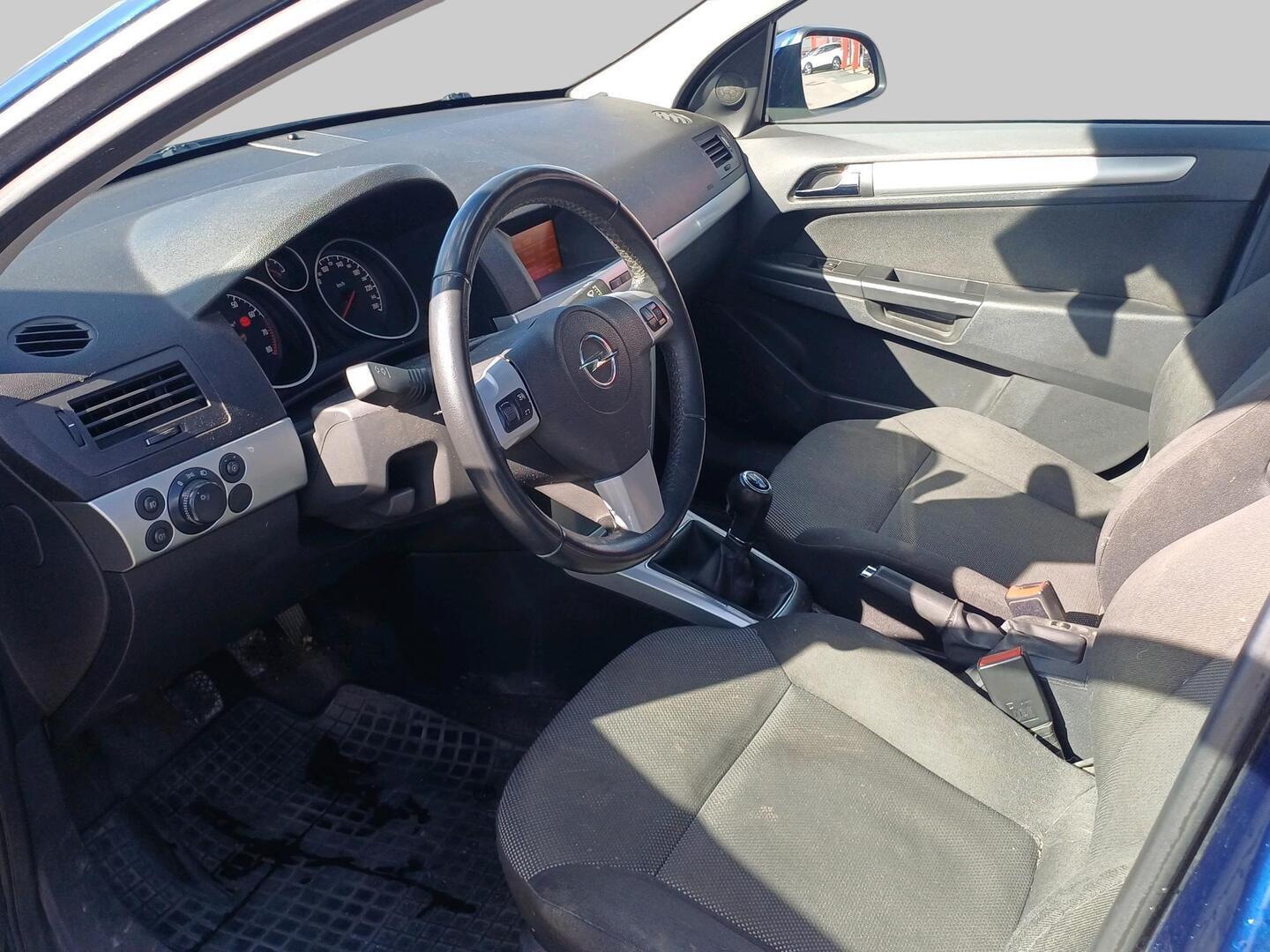 OPEL Astra 2010