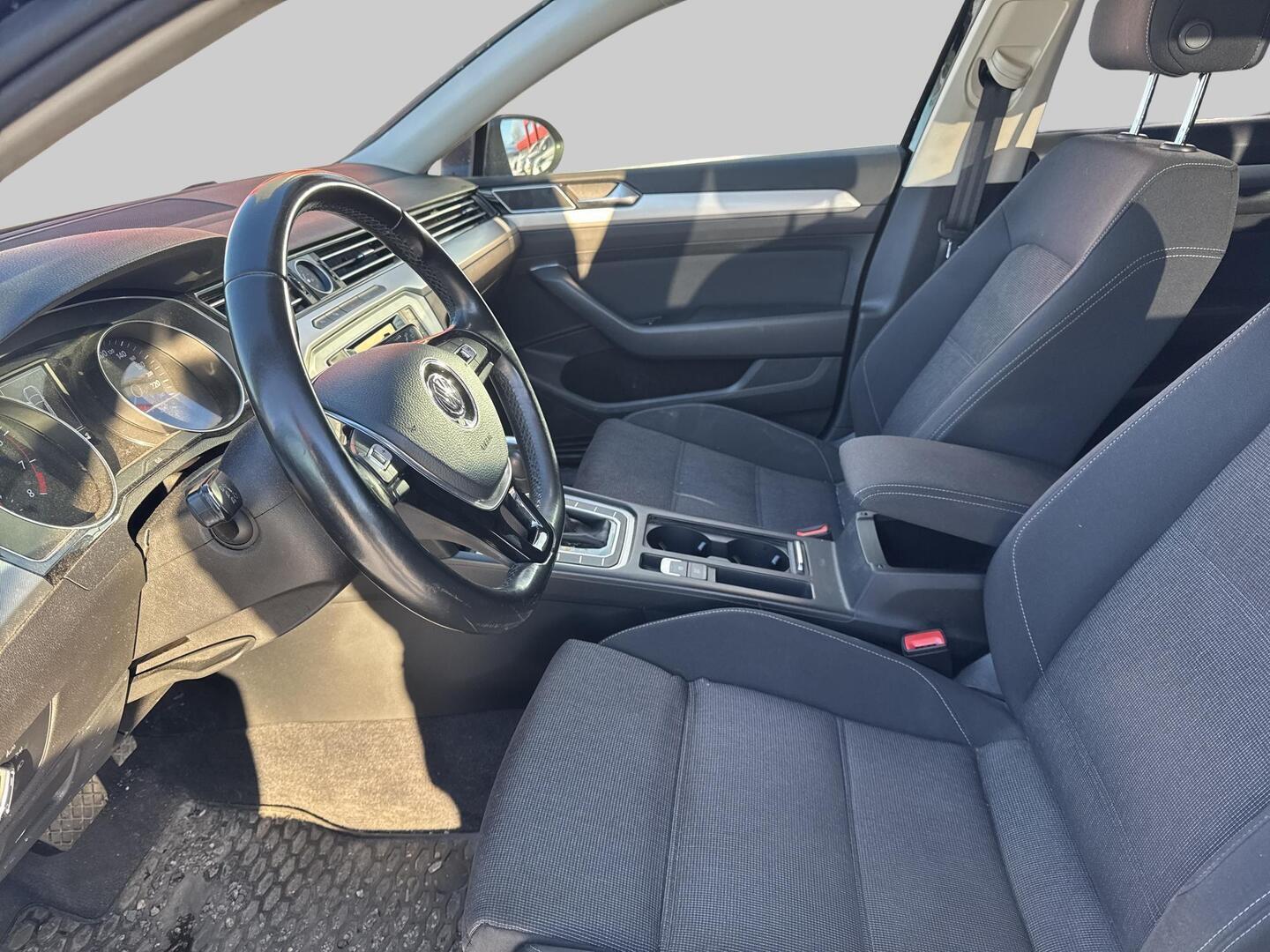 VOLKSWAGEN Passat 2017