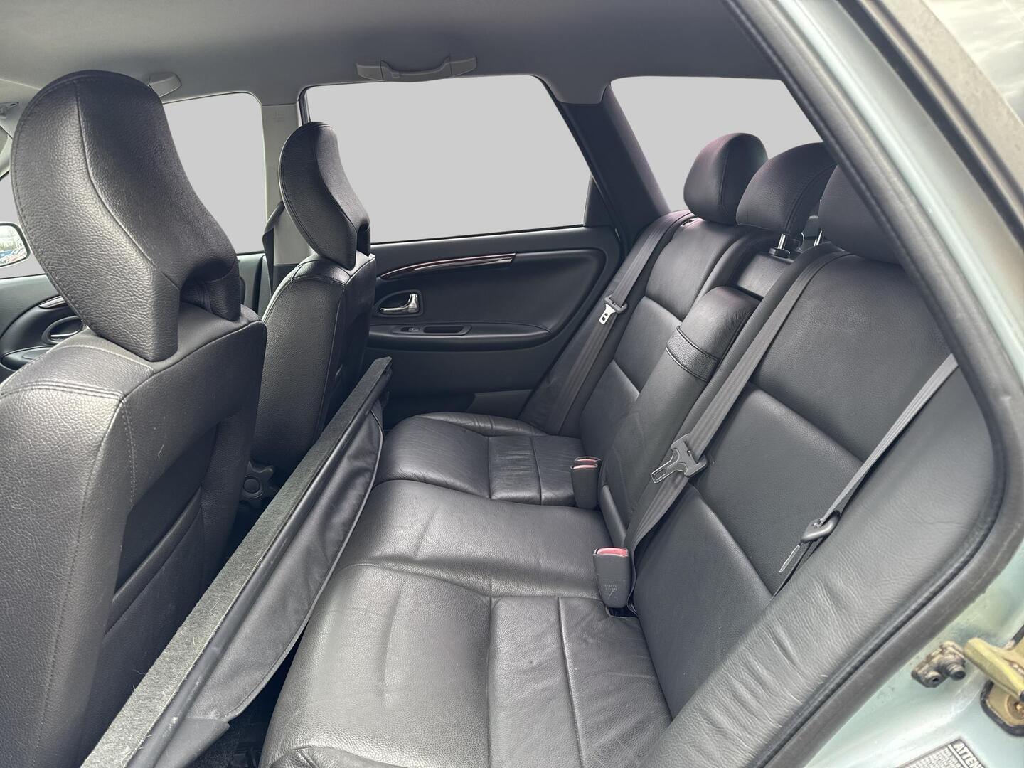 VOLVO V40 2004