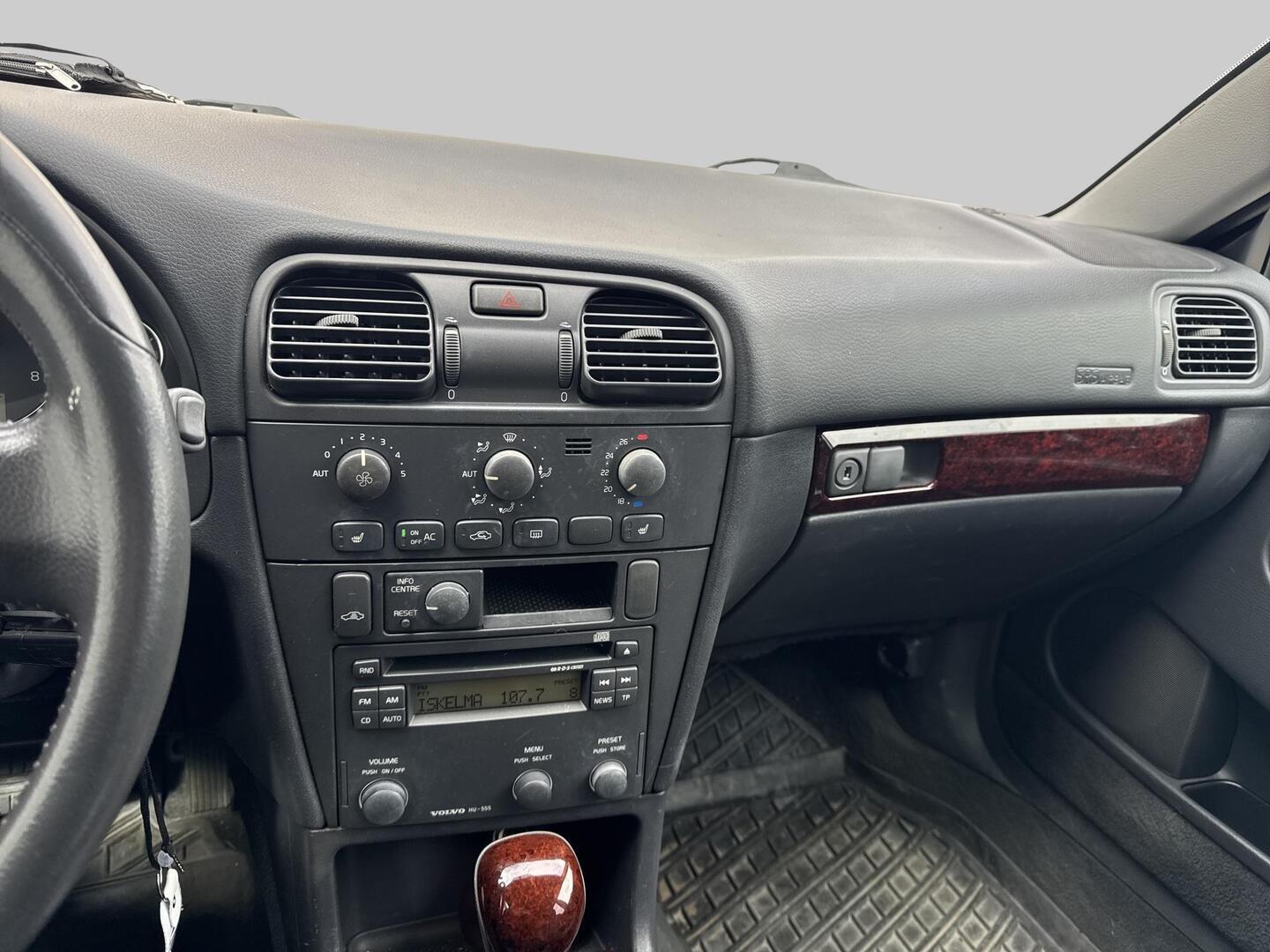 VOLVO V40 2004