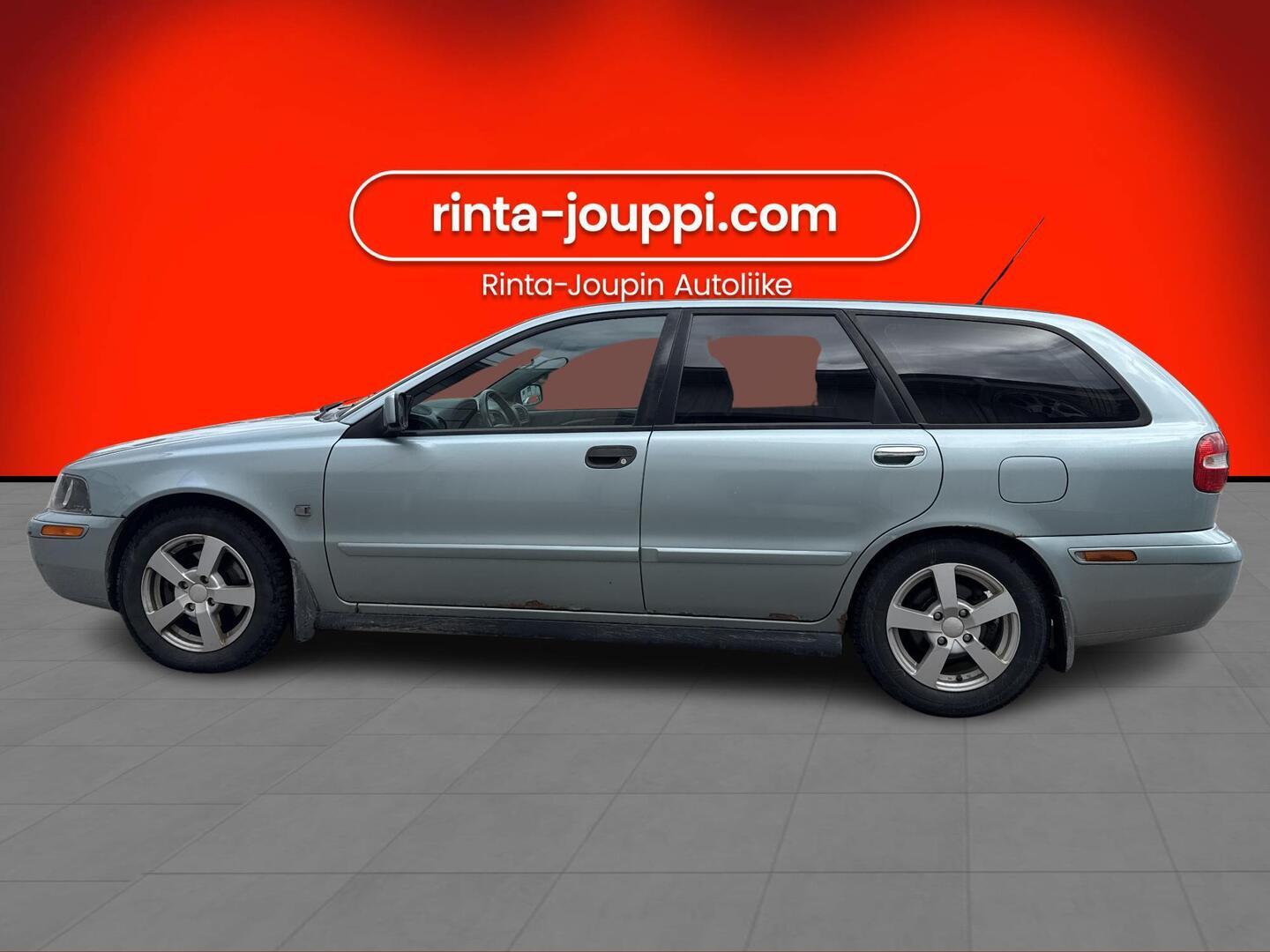 VOLVO V40 2004