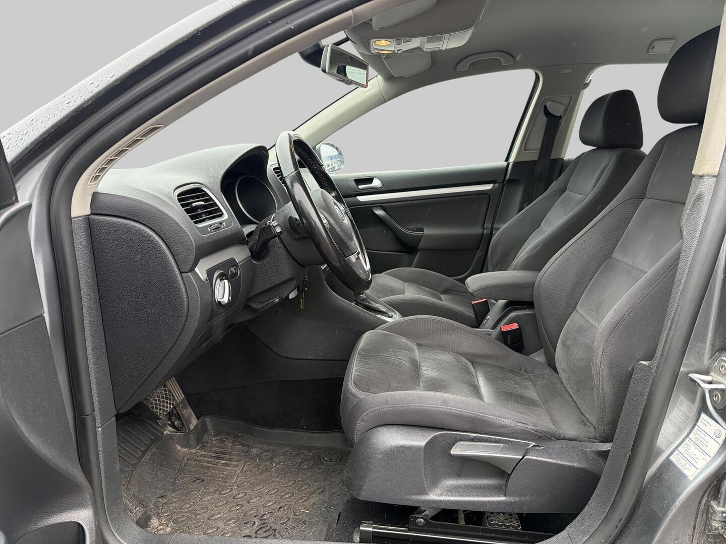 VOLKSWAGEN Golf 2010
