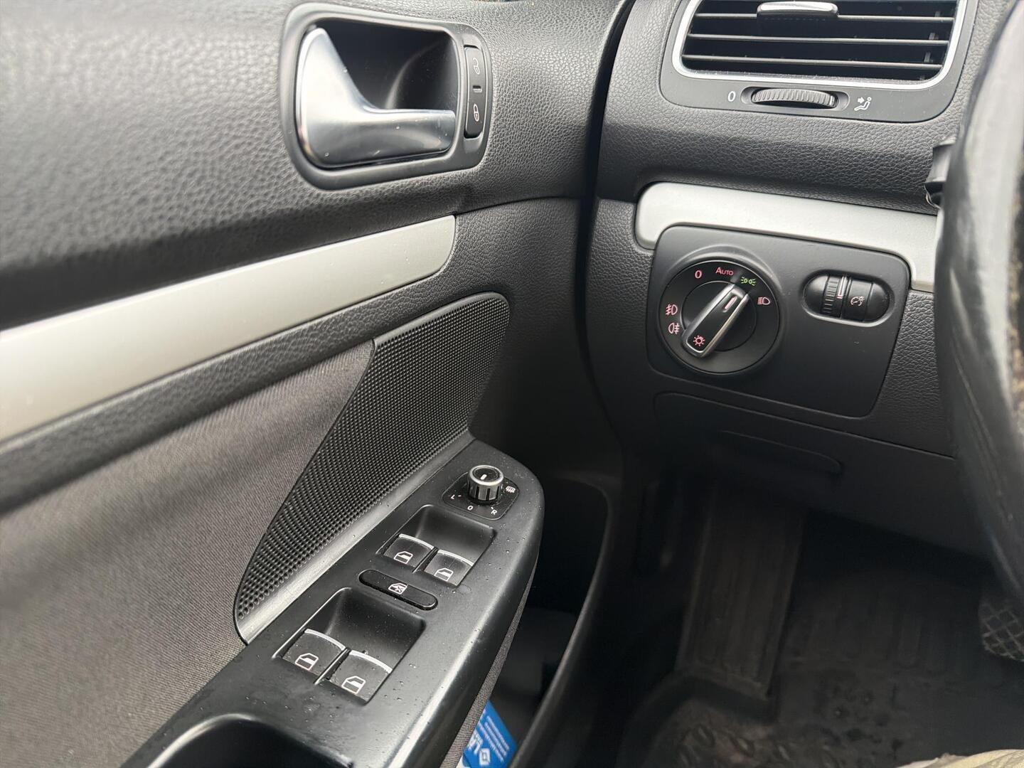 VOLKSWAGEN Golf 2010