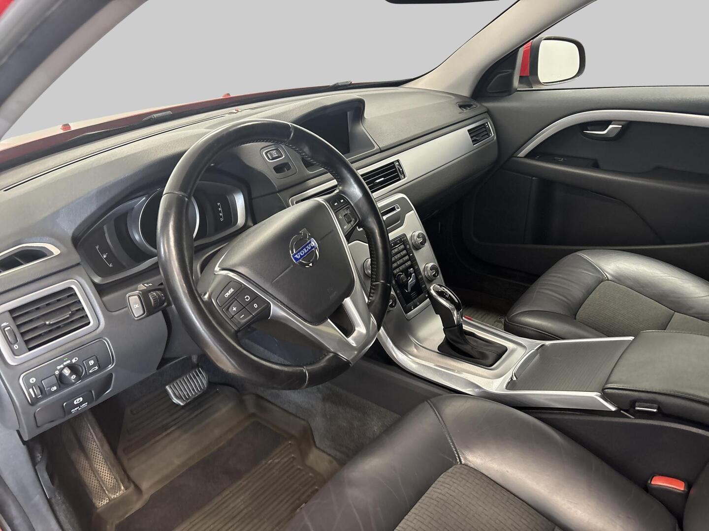 VOLVO V70 2015