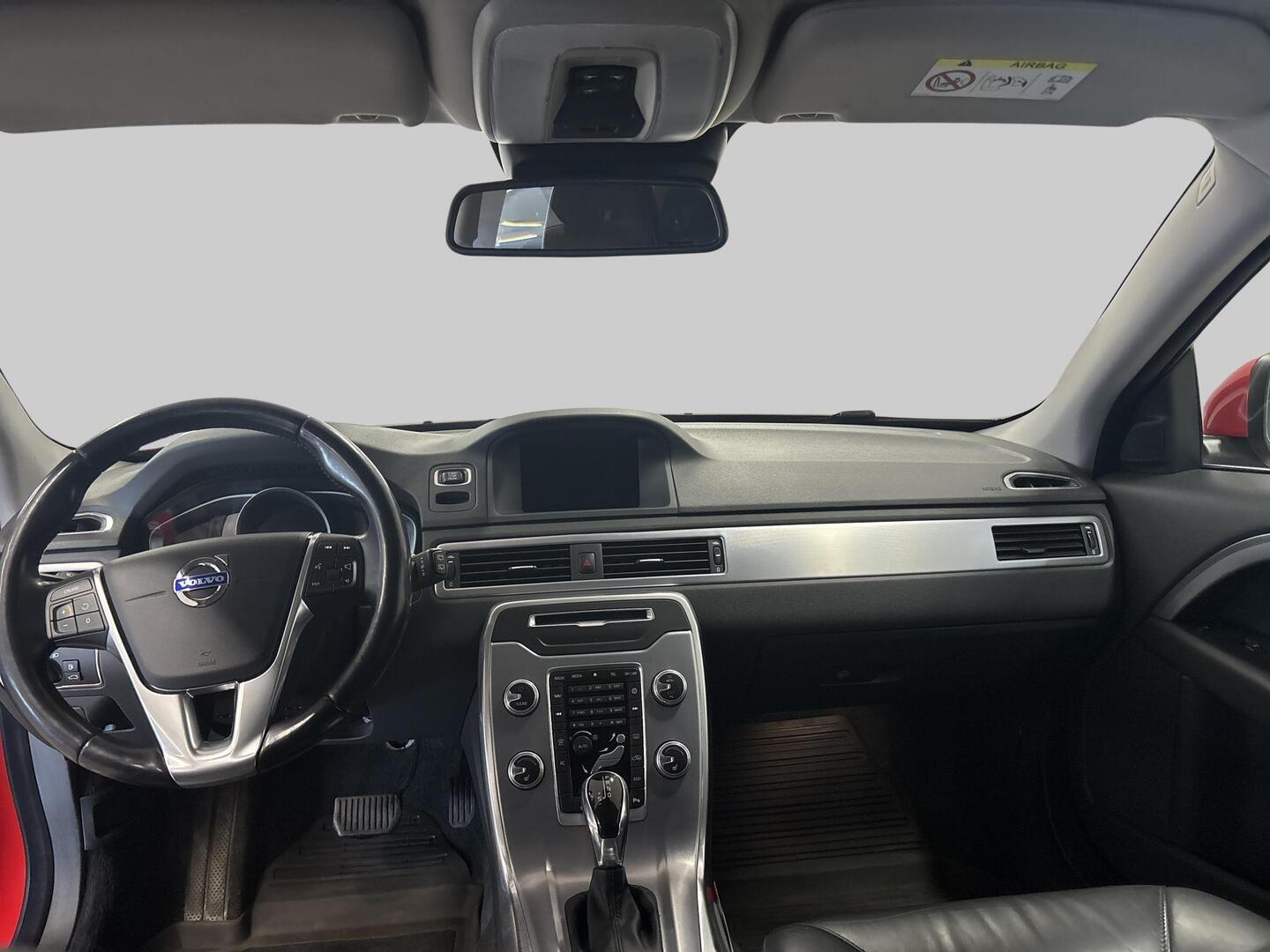 VOLVO V70 2015