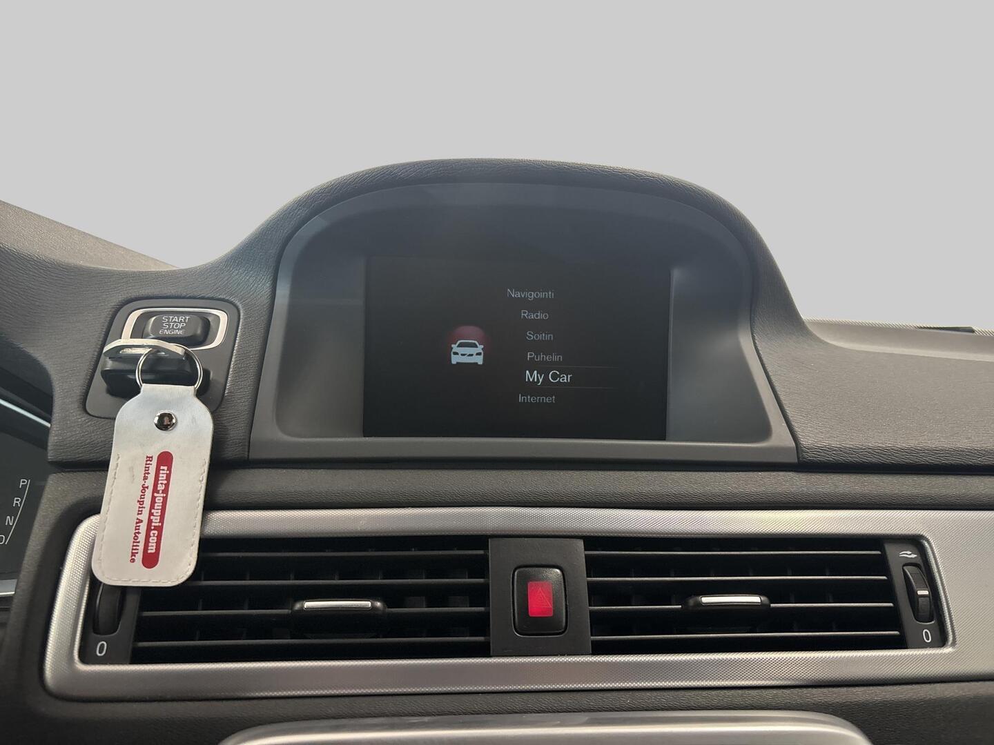 VOLVO V70 2015