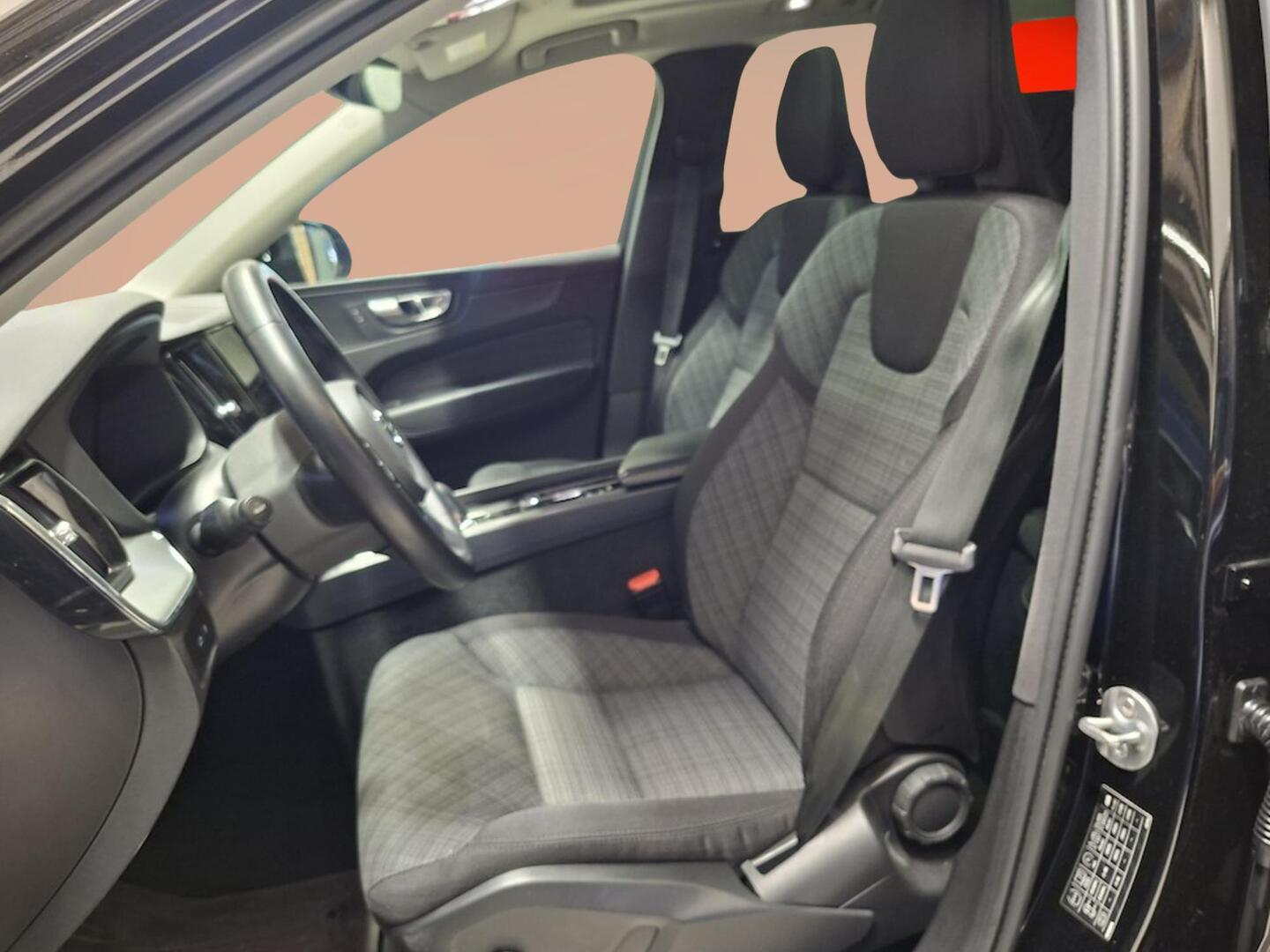 VOLVO XC60 2023
