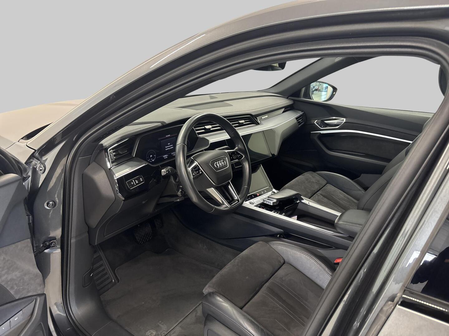 AUDI e-tron 2021