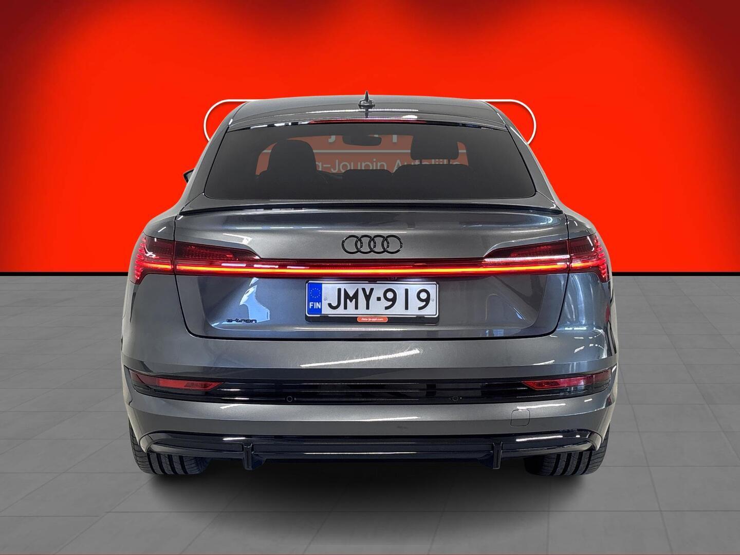 AUDI e-tron 2021