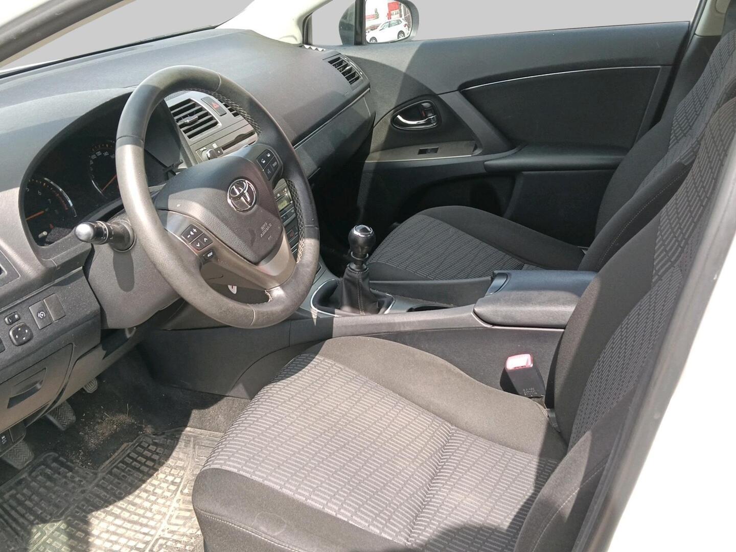 TOYOTA Avensis 2012