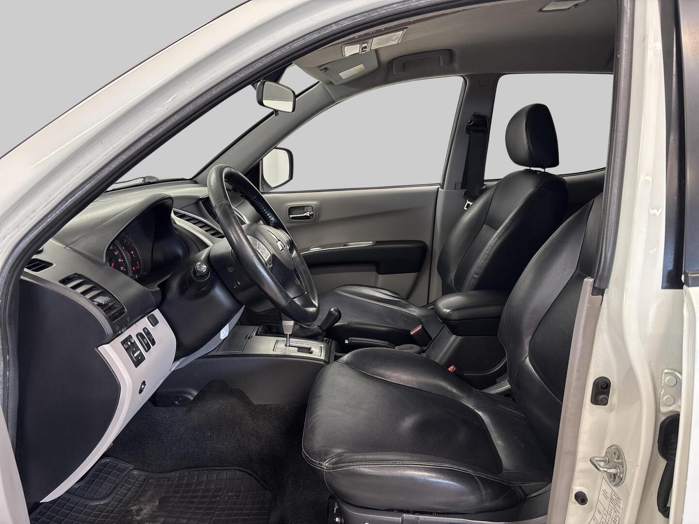 MITSUBISHI L200 2011