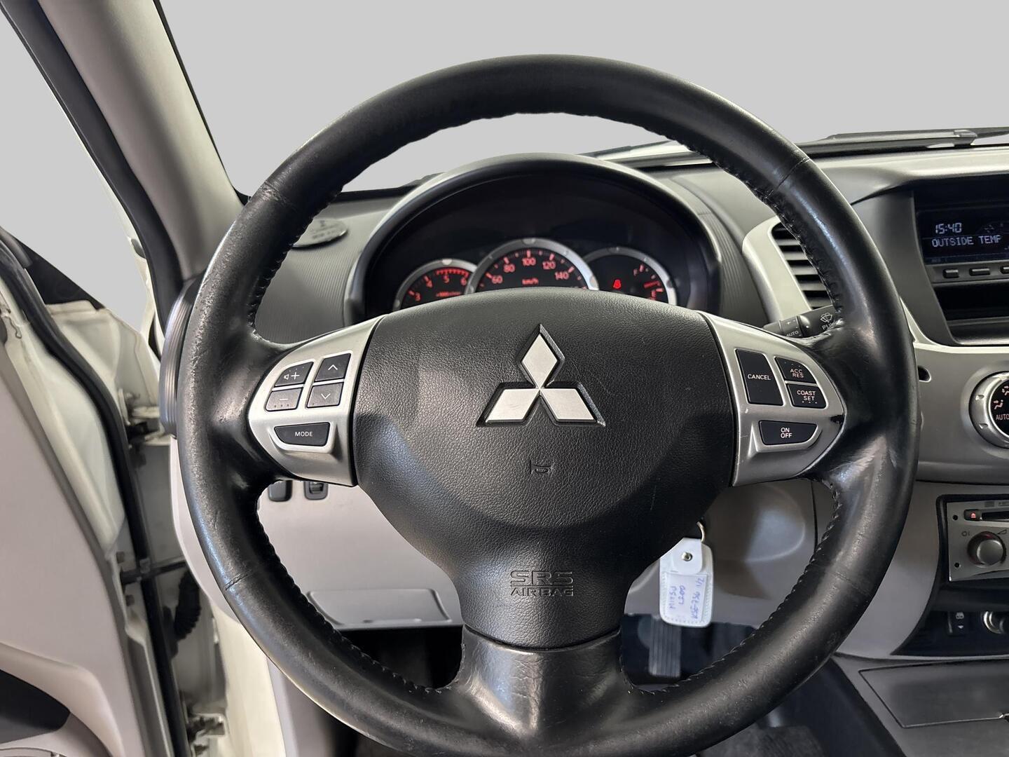 MITSUBISHI L200 2011