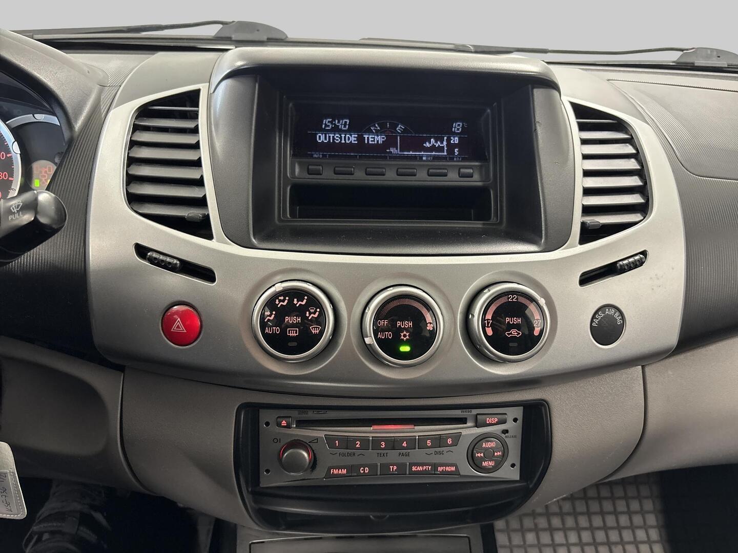 MITSUBISHI L200 2011