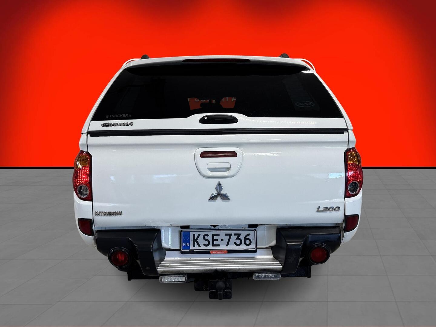 MITSUBISHI L200 2011