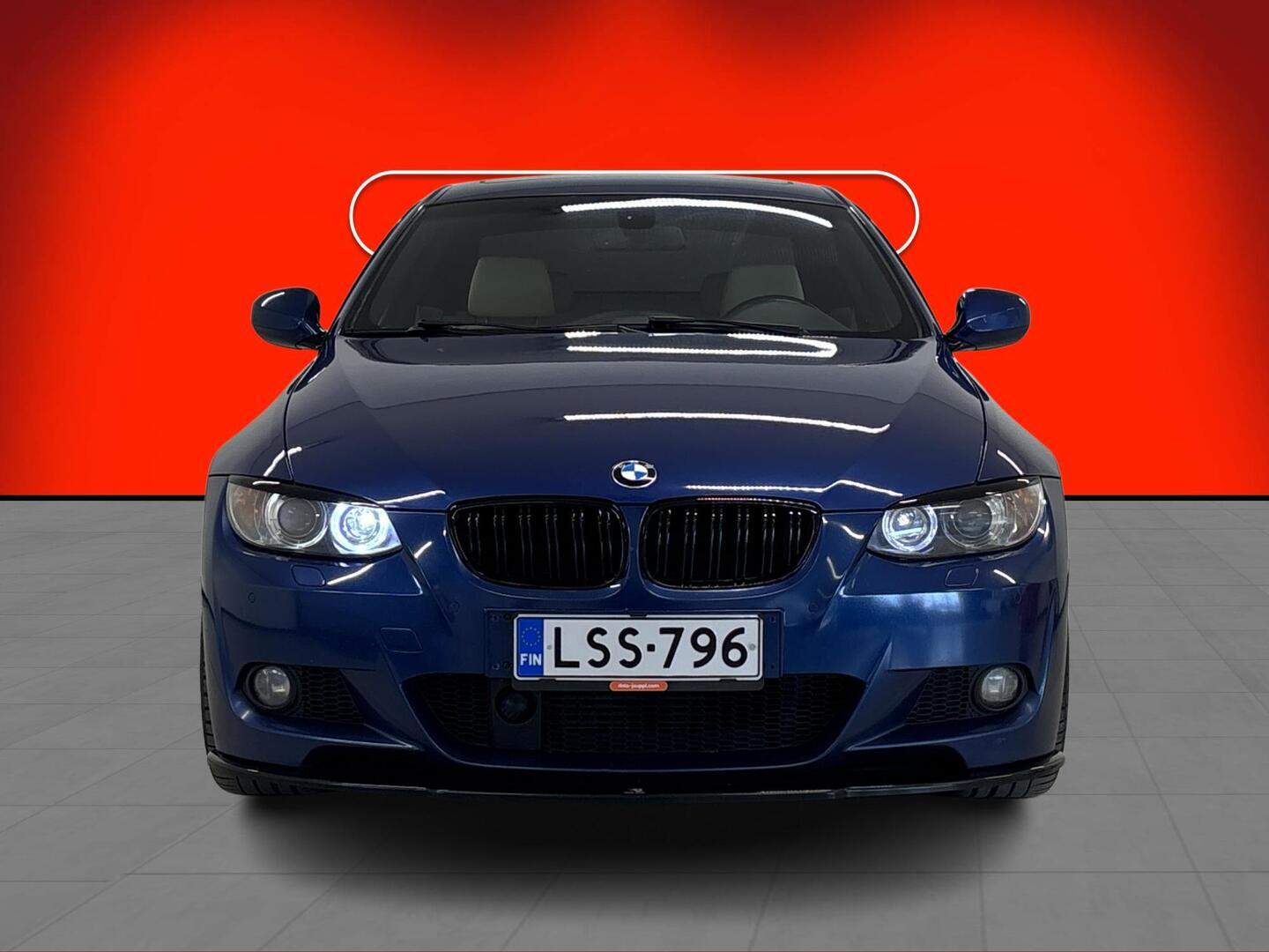 BMW 330 2010