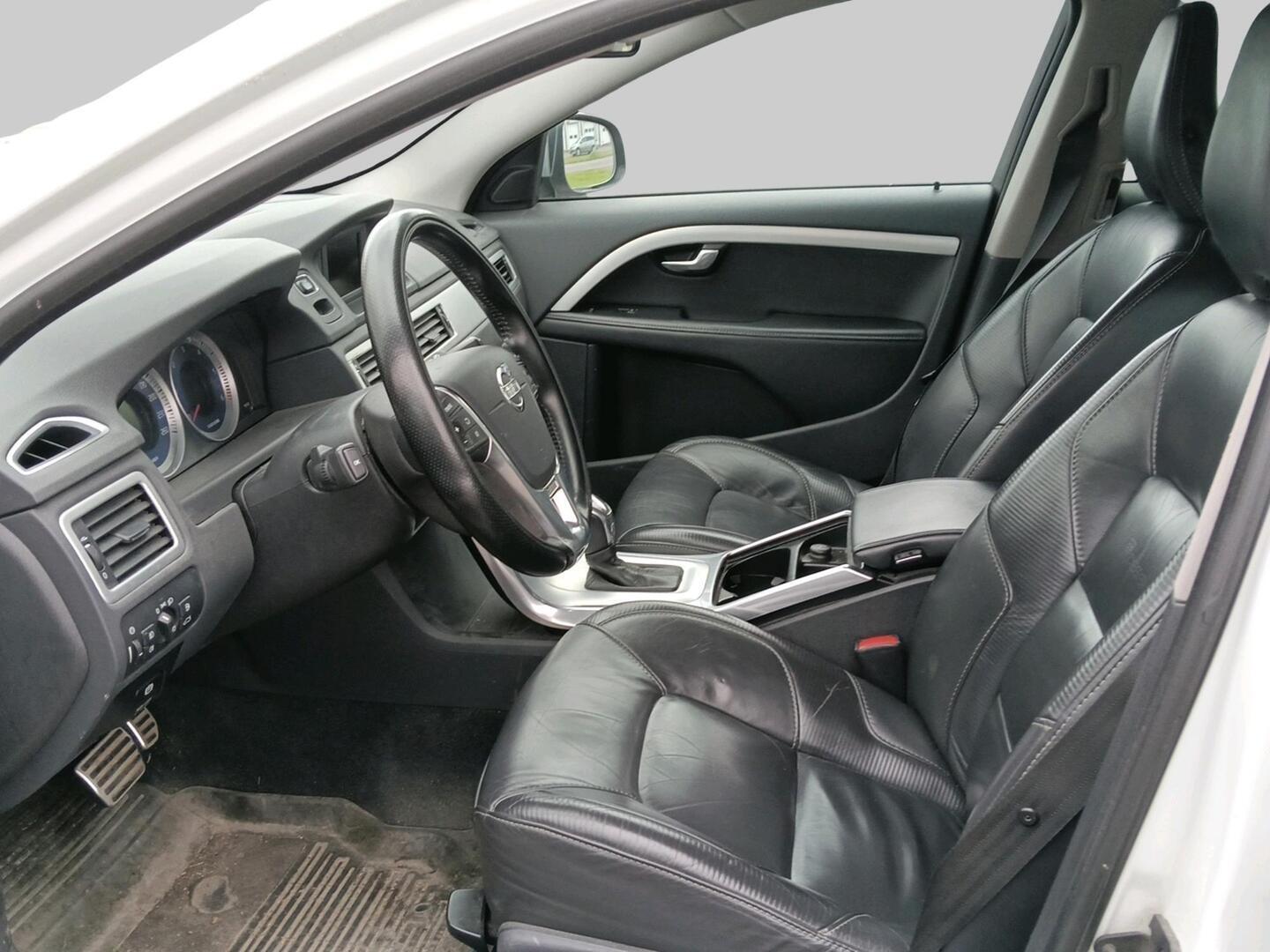 VOLVO V70 2013