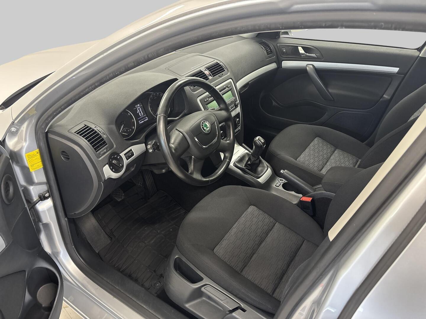 SKODA Octavia 2012