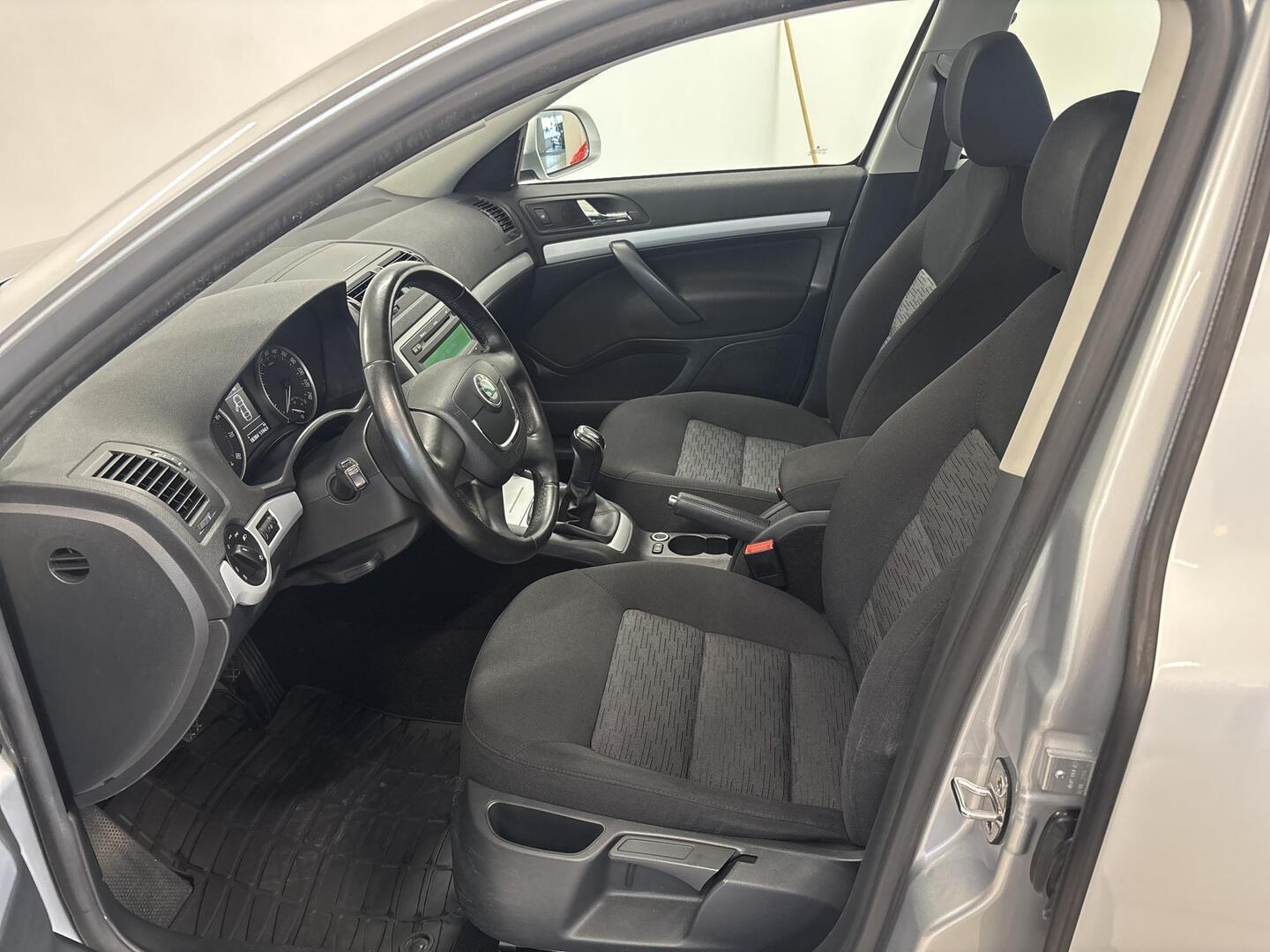 SKODA Octavia 2012