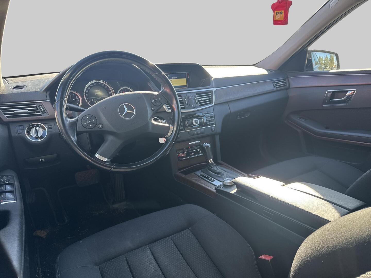 MERCEDES-BENZ E 2009