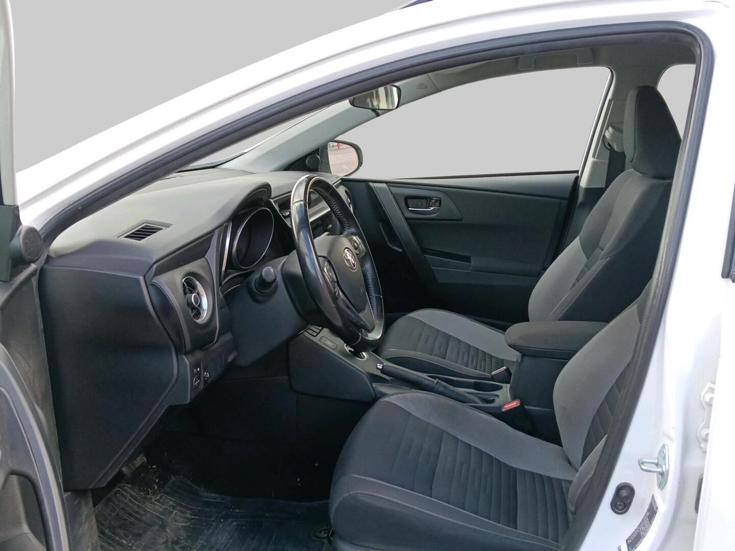 TOYOTA Auris 2017