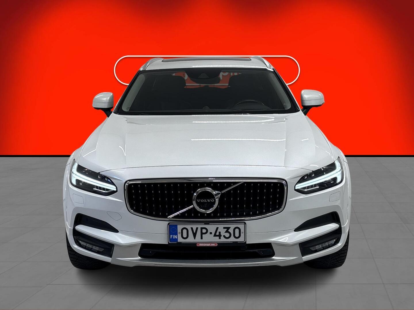 VOLVO V90 Cross Country 2017