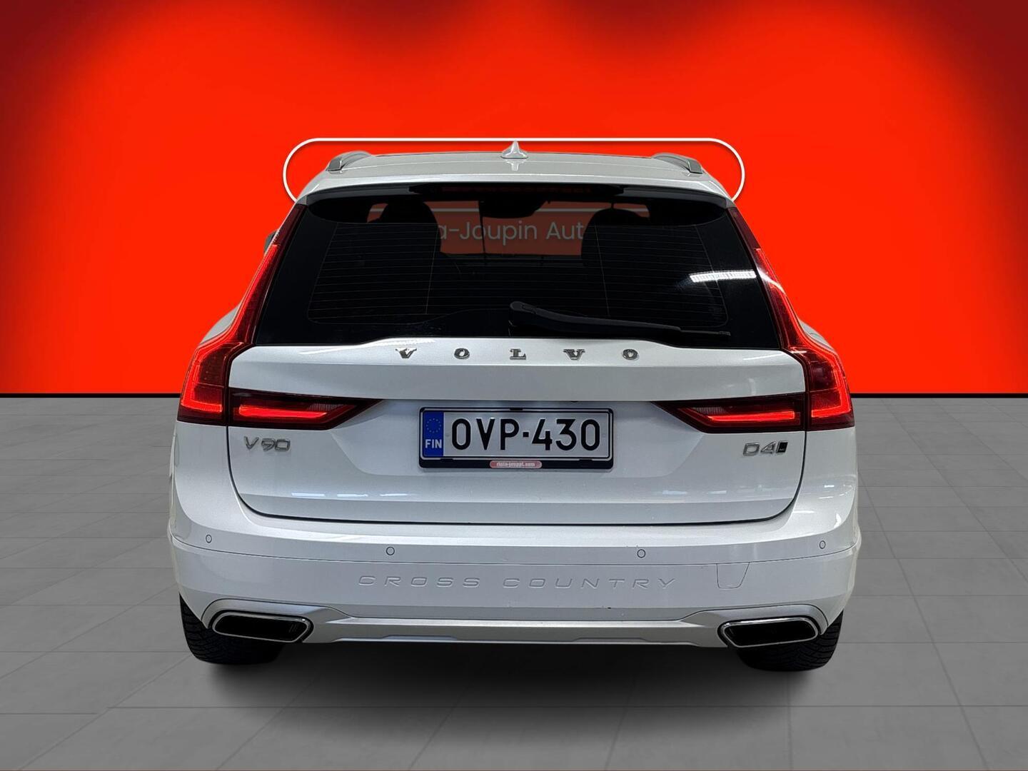 VOLVO V90 Cross Country 2017