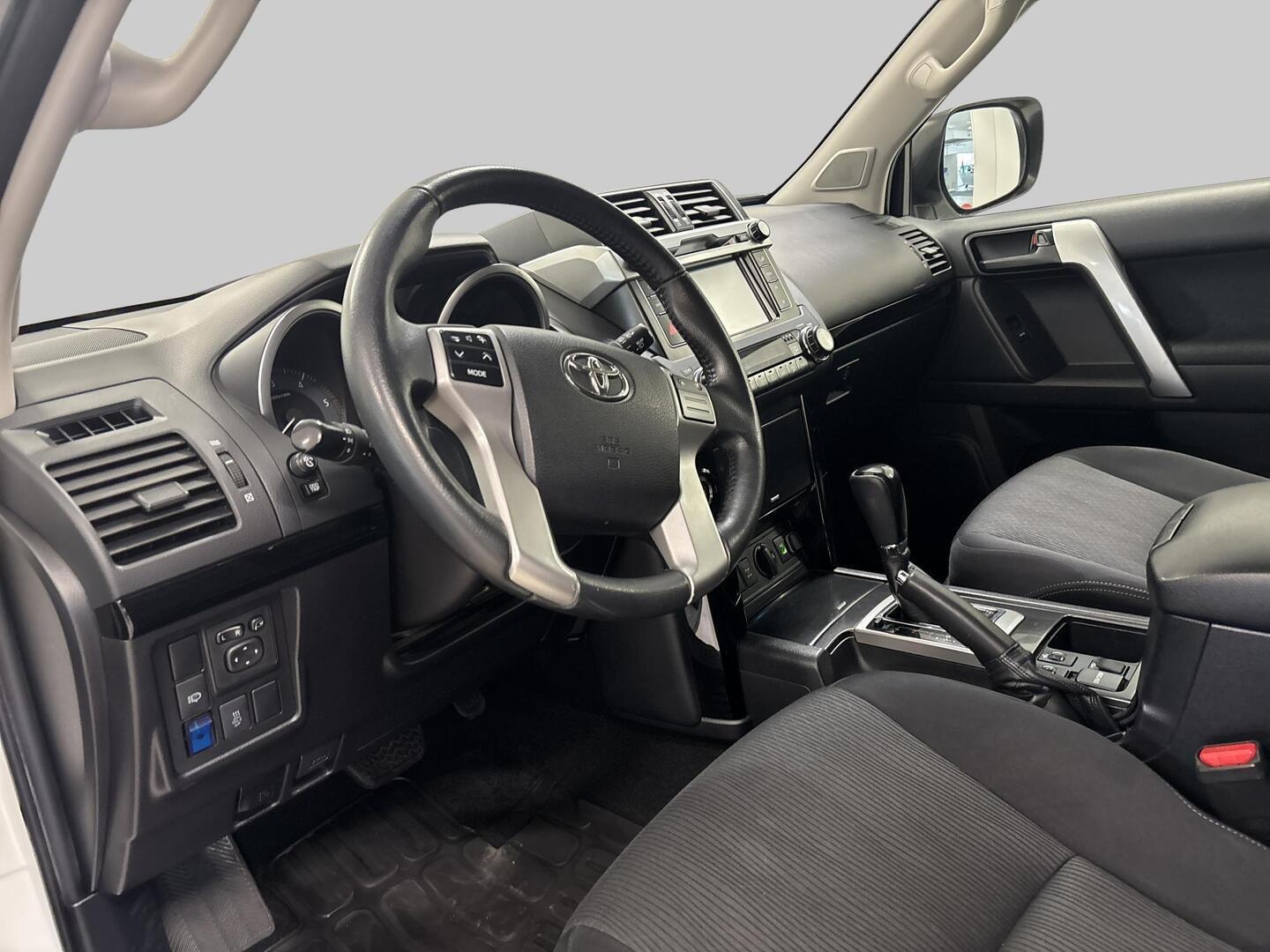 TOYOTA LAND CRUISER 2017