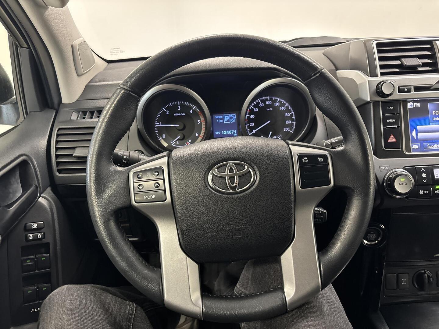 TOYOTA LAND CRUISER 2017