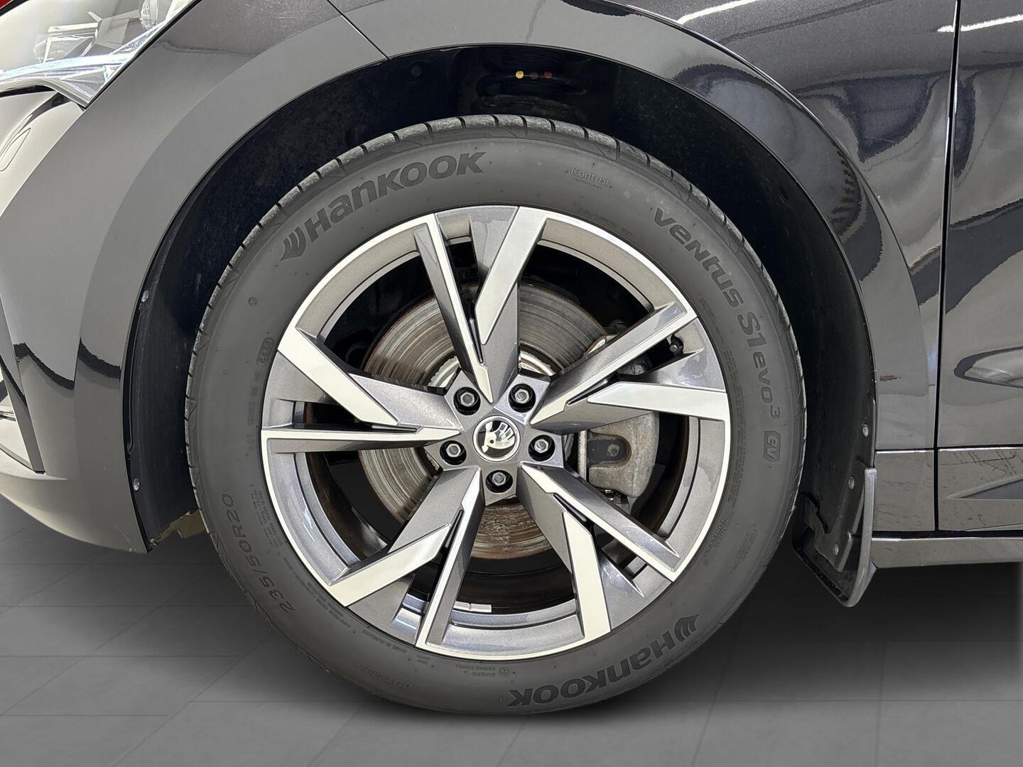 SKODA Enyaq 2023