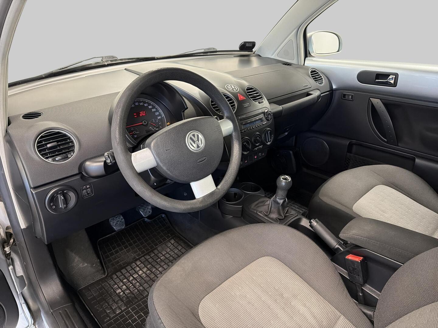 VOLKSWAGEN BEETLE 2009