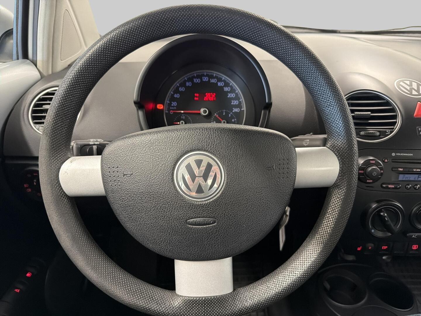 VOLKSWAGEN BEETLE 2009