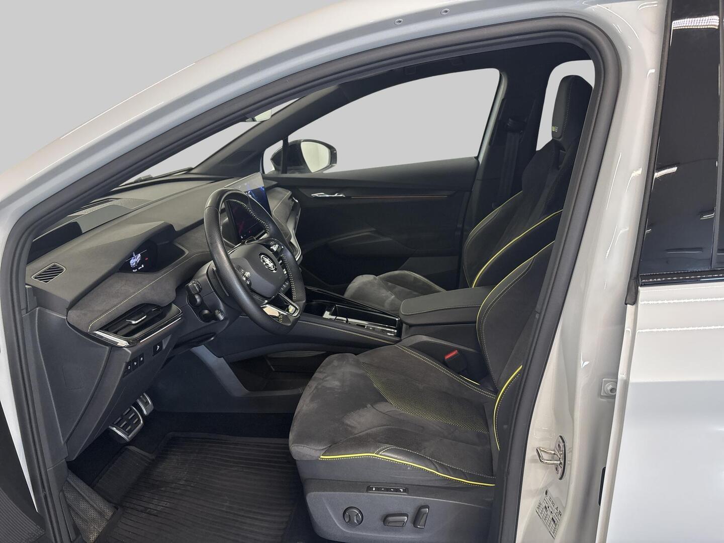SKODA Enyaq 2023