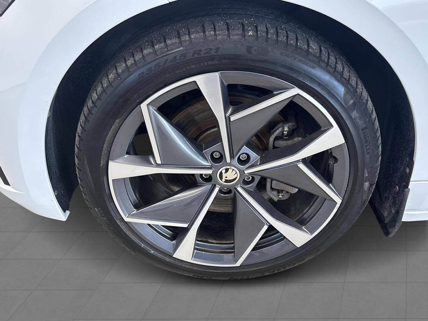 SKODA Enyaq 2023