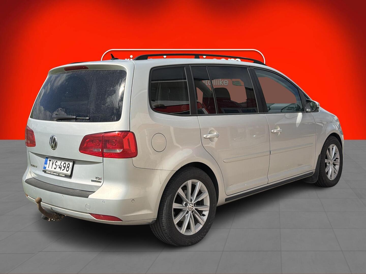VOLKSWAGEN Touran 2012