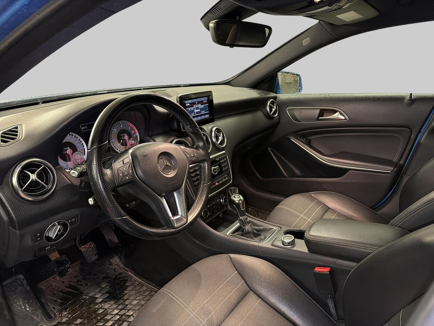 MERCEDES-BENZ A 2013