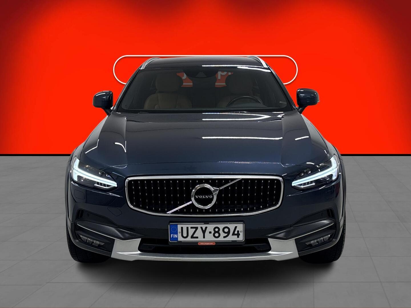 VOLVO V90 Cross Country 2018