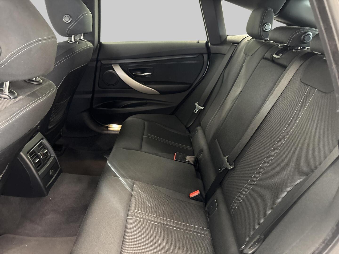 BMW 320 Gran Turismo 2016