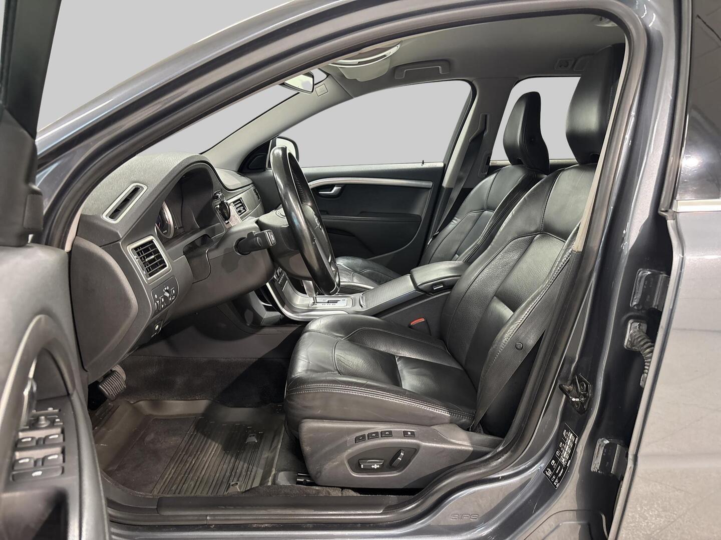 VOLVO V70 2010