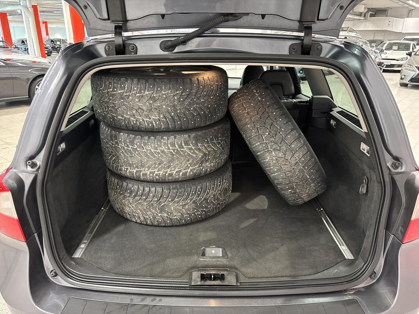 VOLVO V70 2010