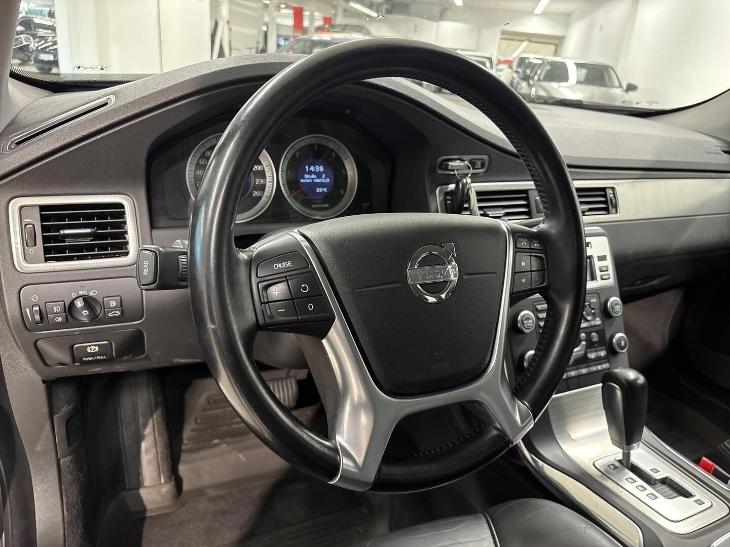 VOLVO V70 2010