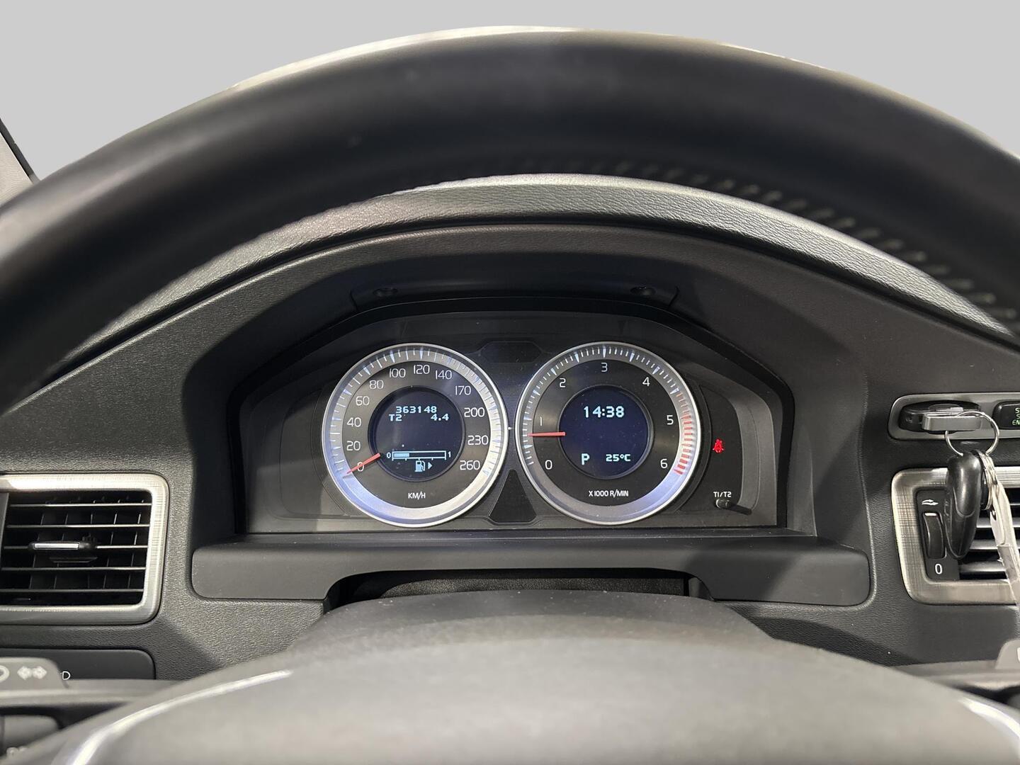 VOLVO V70 2010