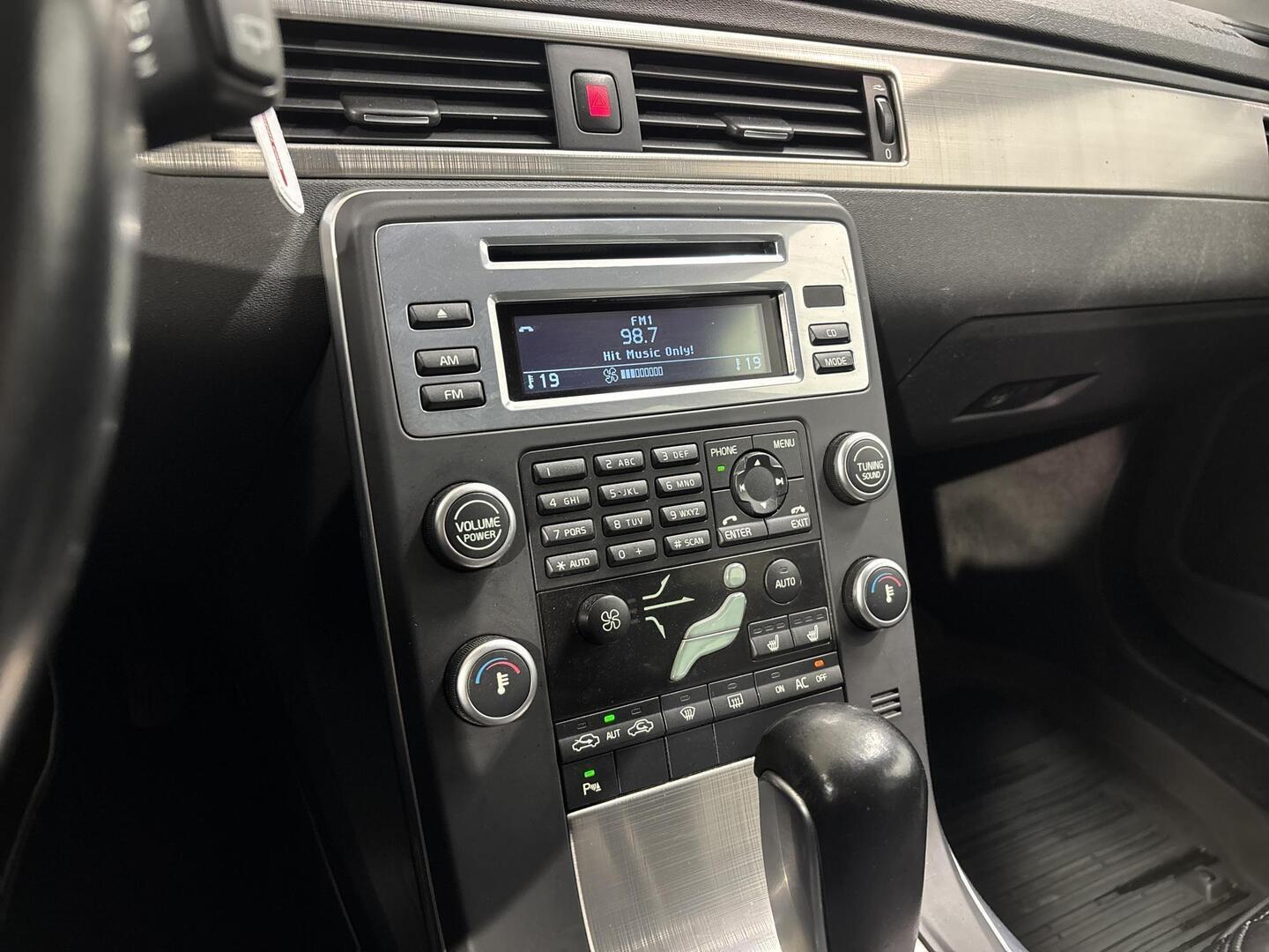 VOLVO V70 2010