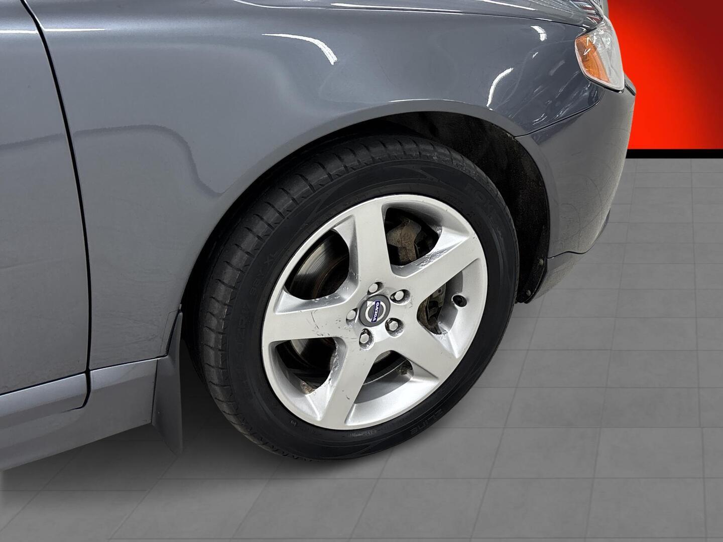 VOLVO V70 2010
