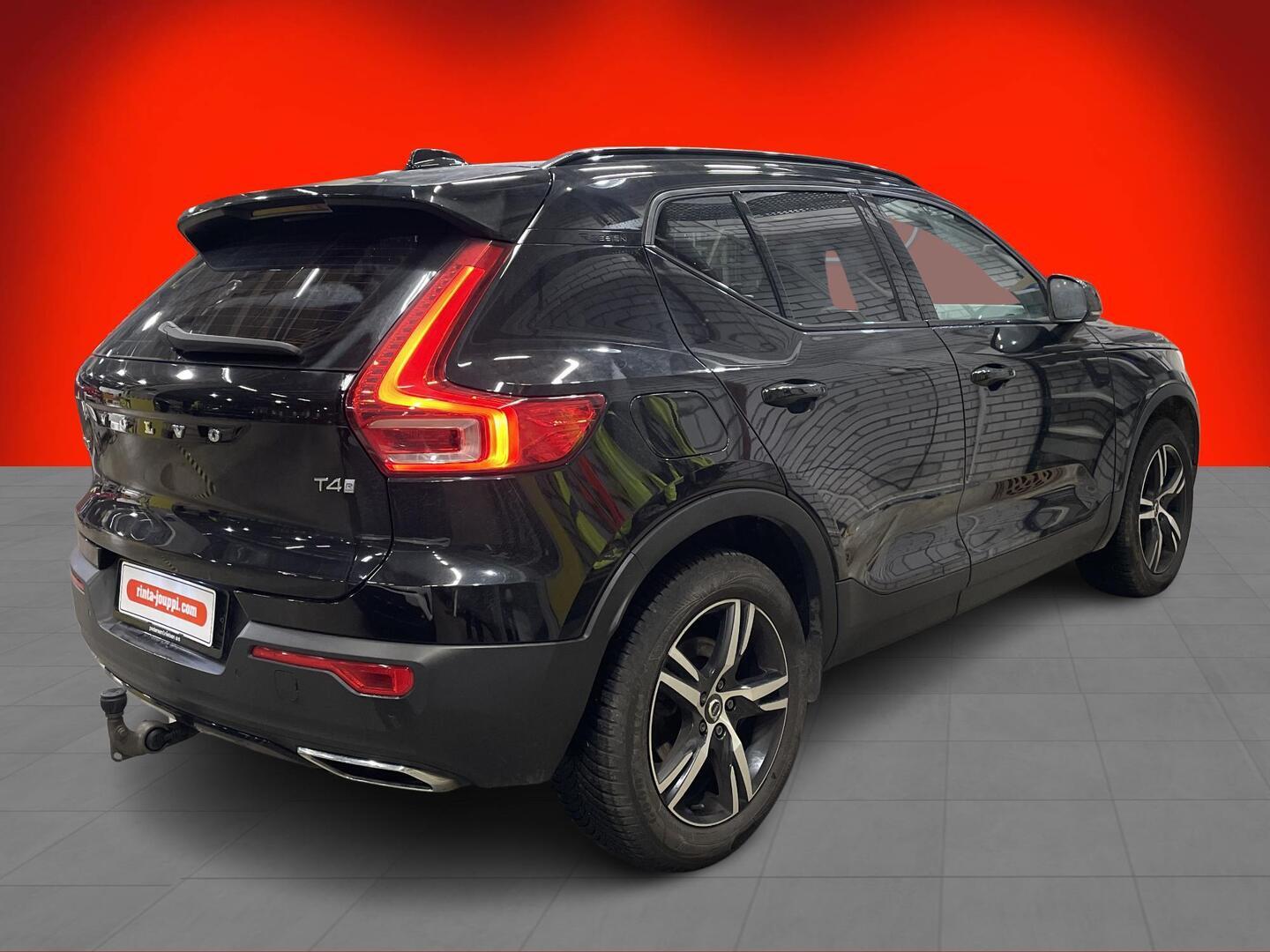 VOLVO XC40 2019