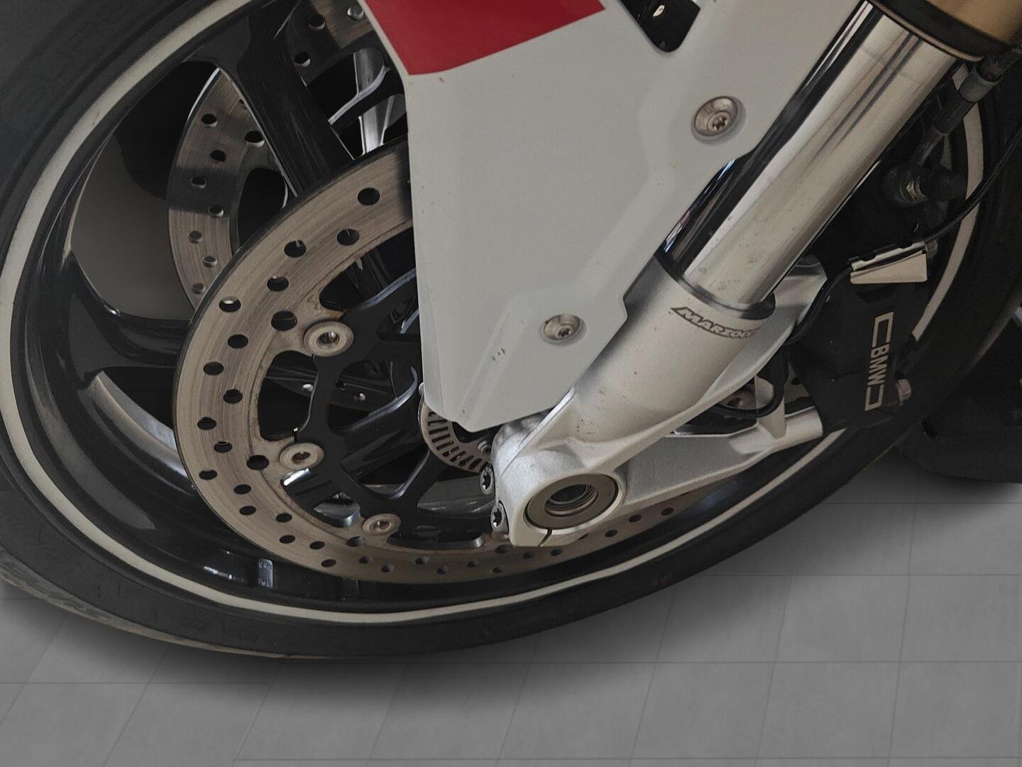 BMW S 2019