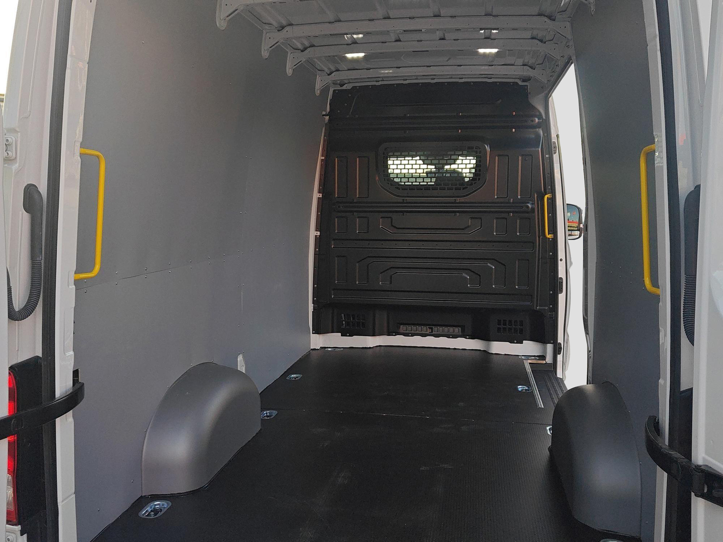 VOLKSWAGEN CRAFTER 2025