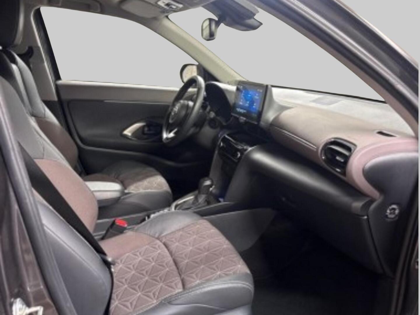 TOYOTA YARIS CROSS 2023