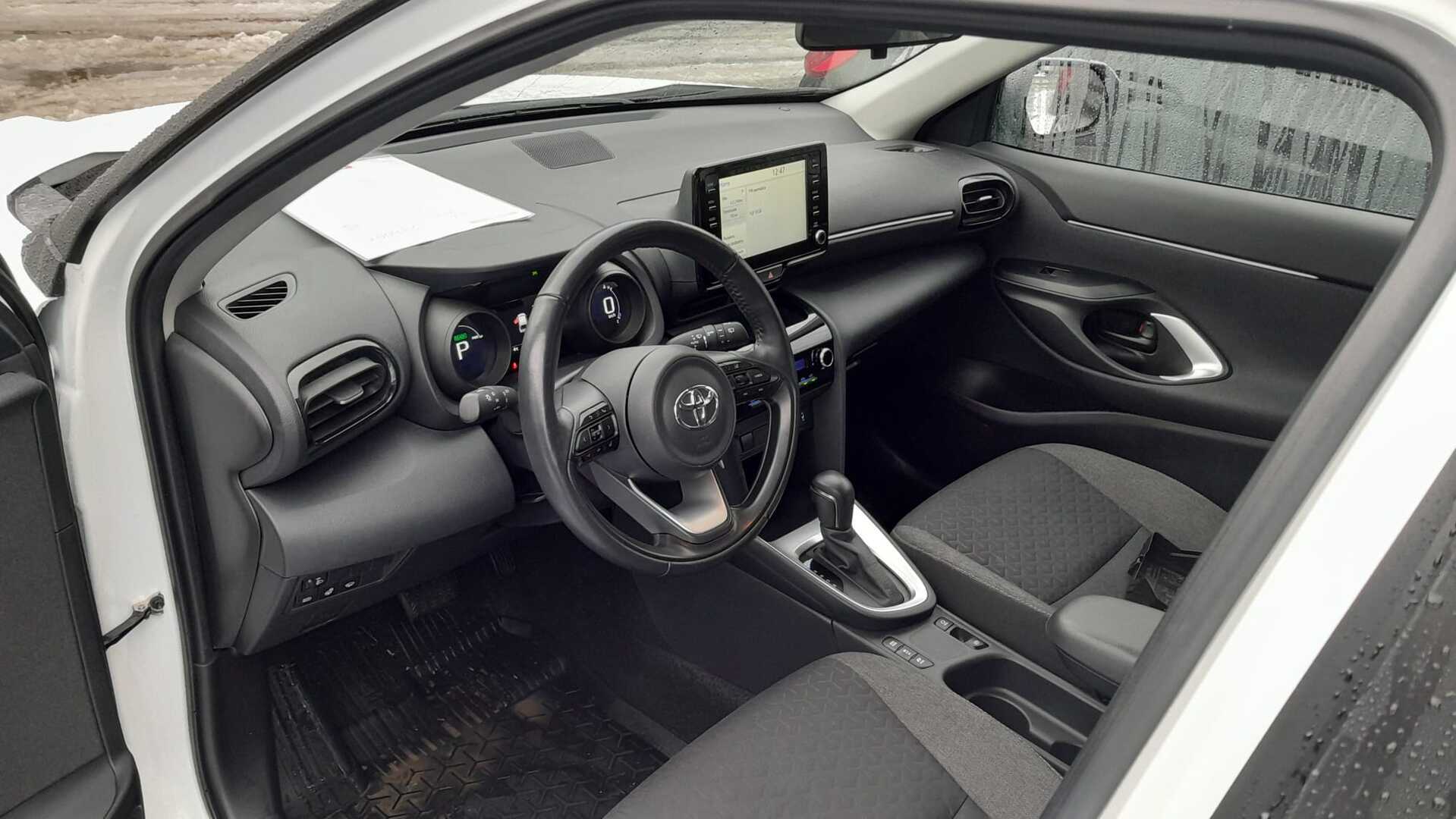 TOYOTA YARIS CROSS 2024