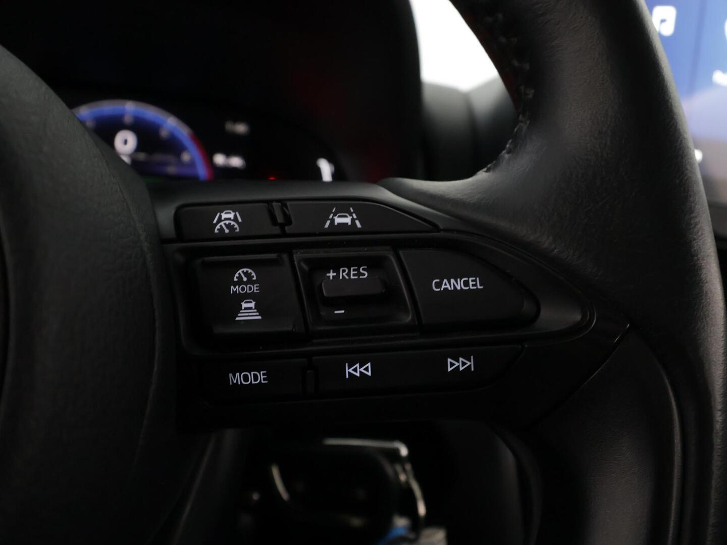 TOYOTA YARIS CROSS 2025