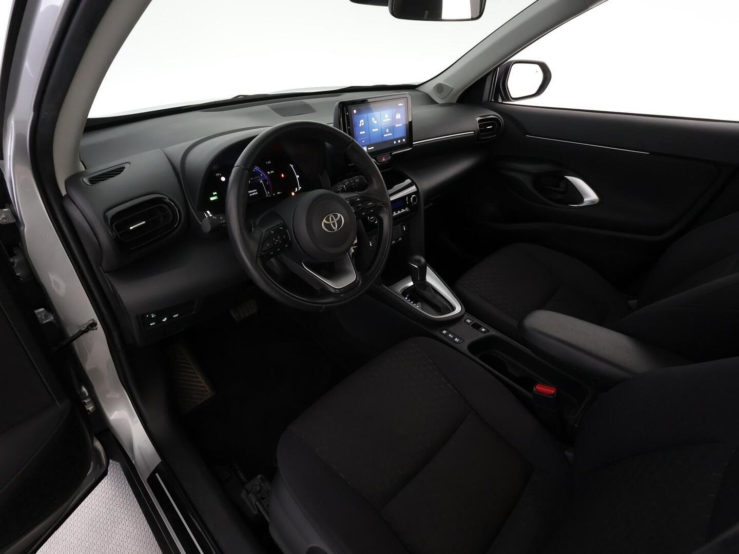 TOYOTA YARIS CROSS 2025
